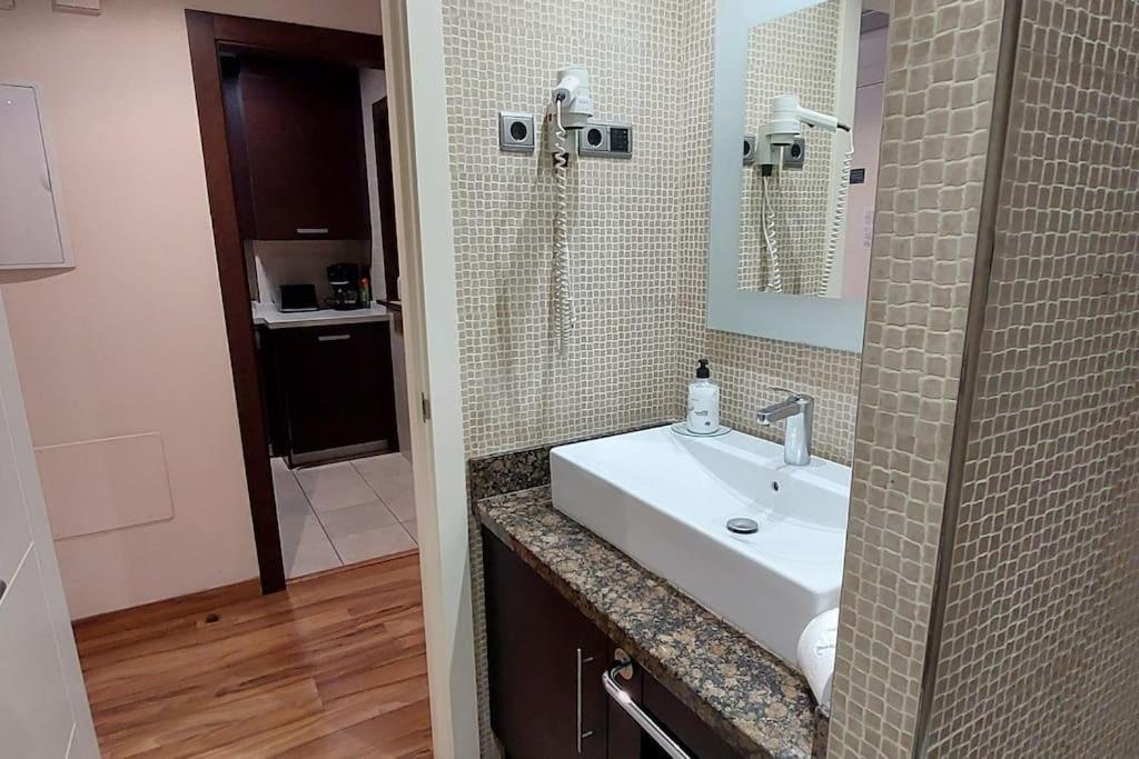 Elegante Alojamiento Con Piscina A 200 M Del Mar. Lägenhet Benalmádena Exteriör bild