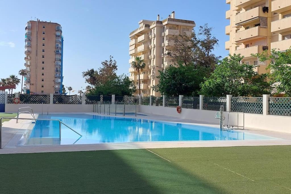 Elegante Alojamiento Con Piscina A 200 M Del Mar. Lägenhet Benalmádena Exteriör bild