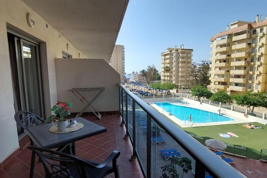 Elegante Alojamiento Con Piscina A 200 M Del Mar. Lägenhet Benalmádena Exteriör bild