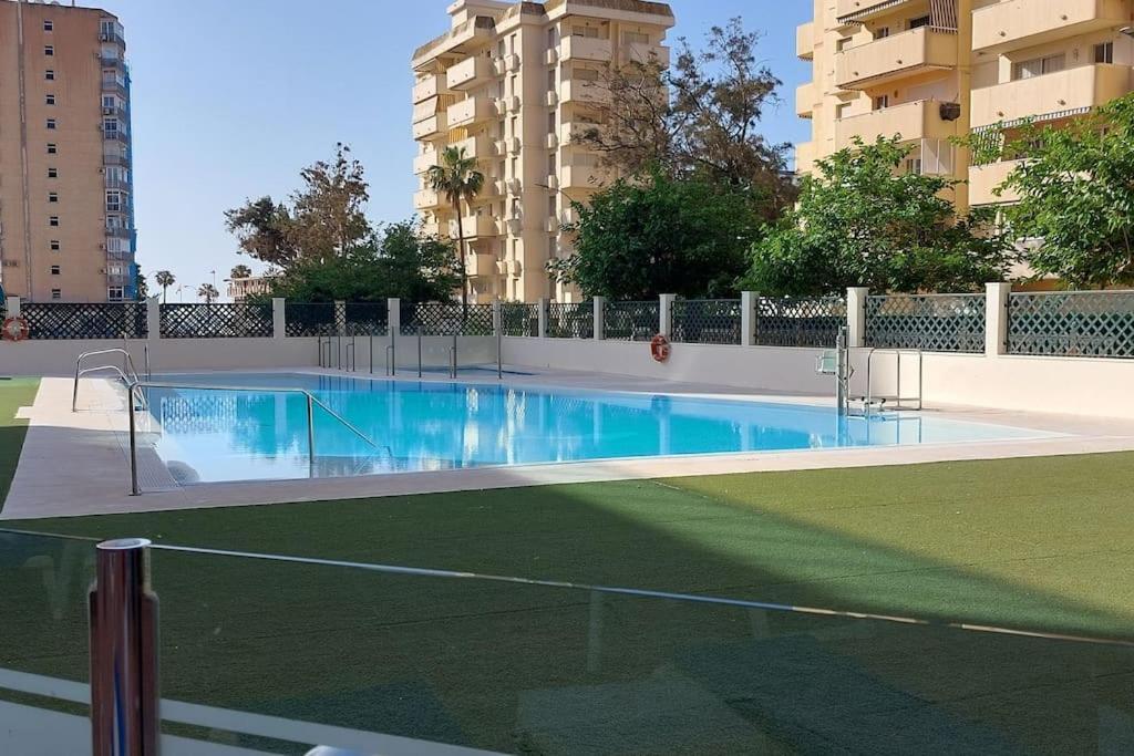 Elegante Alojamiento Con Piscina A 200 M Del Mar. Lägenhet Benalmádena Exteriör bild