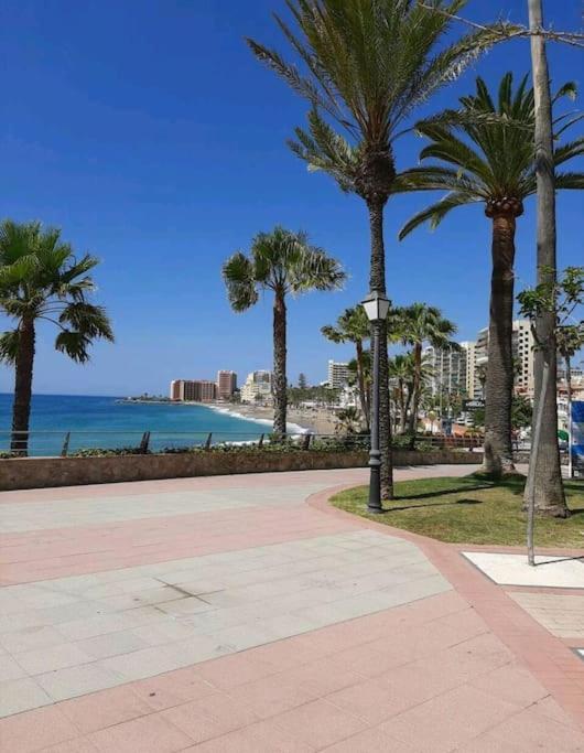 Elegante Alojamiento Con Piscina A 200 M Del Mar. Lägenhet Benalmádena Exteriör bild
